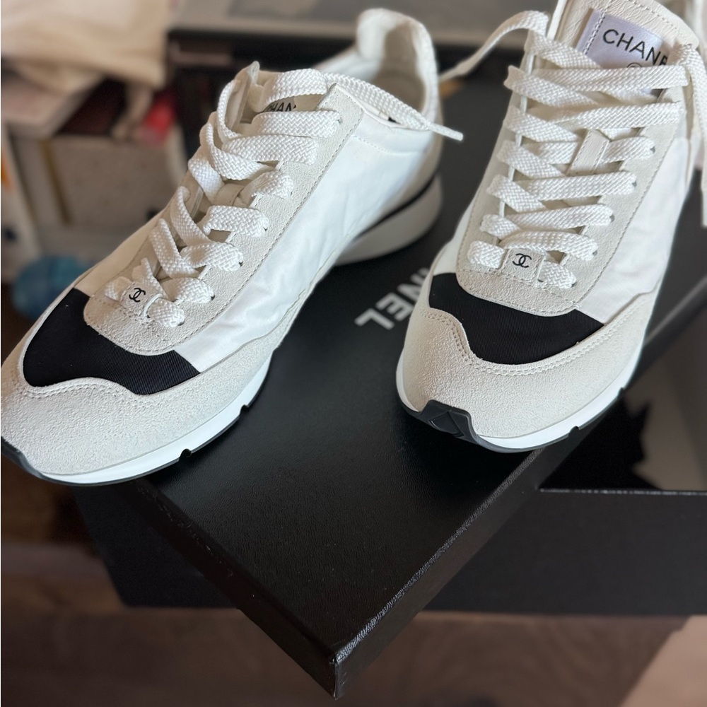 CHANEL Interlocking CC Logo Cream and Black Sz40